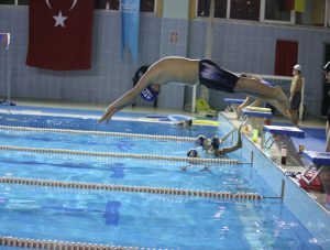 Suya Balıklama Atlama 2015 Aralık Yakacık Yüzme Havuzu